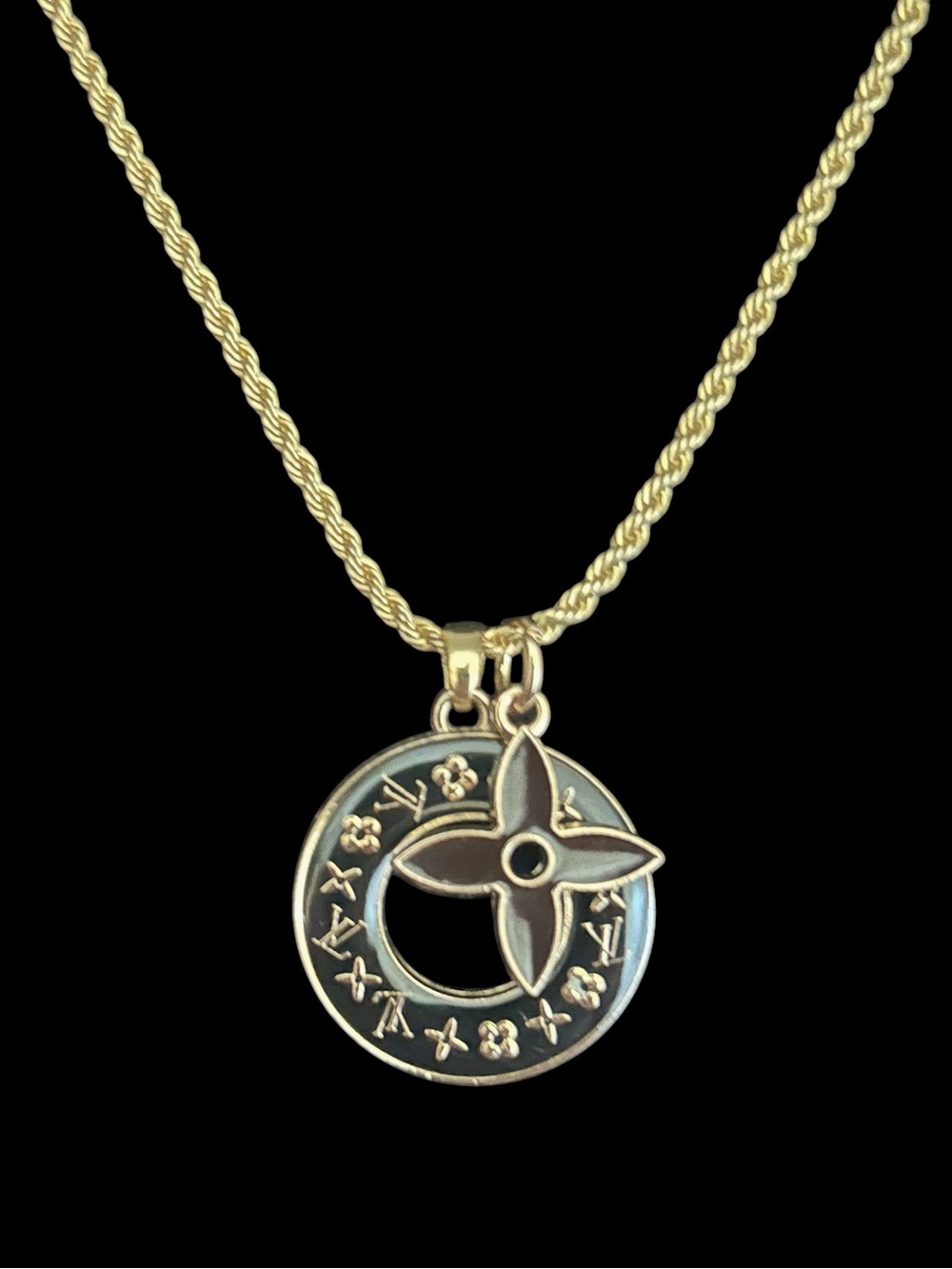 Authentic Louis Vuitton Black Star Blossom M Star Necklace